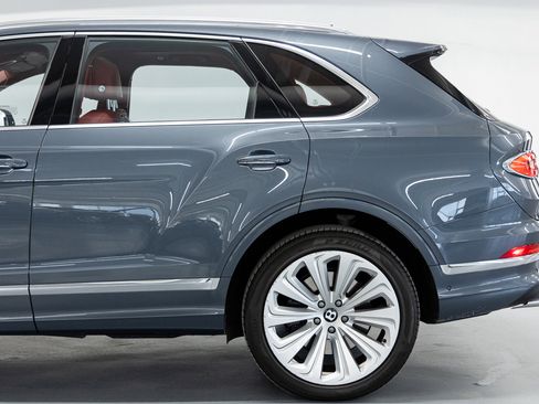 Used 2022 Bentley Bentayga image 15