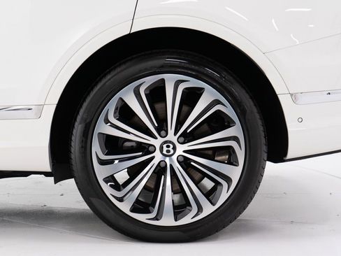 Used 2024 Bentley Bentayga Extended Wheelbase AWD/4WD image 44