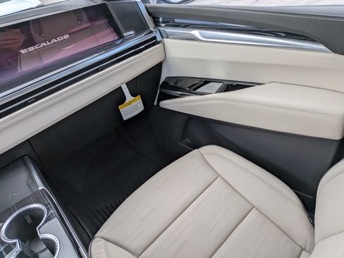 New 2026 Cadillac Escalade ESV Sport w/ LPO, ONYX Package AWD/4WD image 16