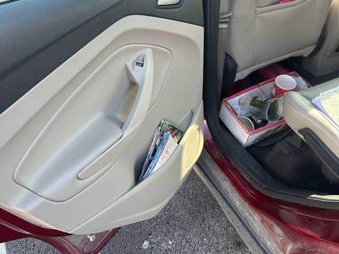 Used 2017 Ford C-MAX Energi SE w/ Equipment Group 402A image 9