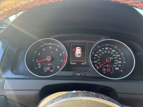 Used 2015 Volkswagen GTI SE image 9