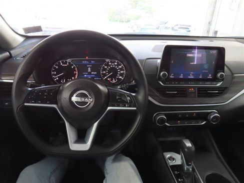Used 2025 Nissan Altima 2.5 SV FWD image 20