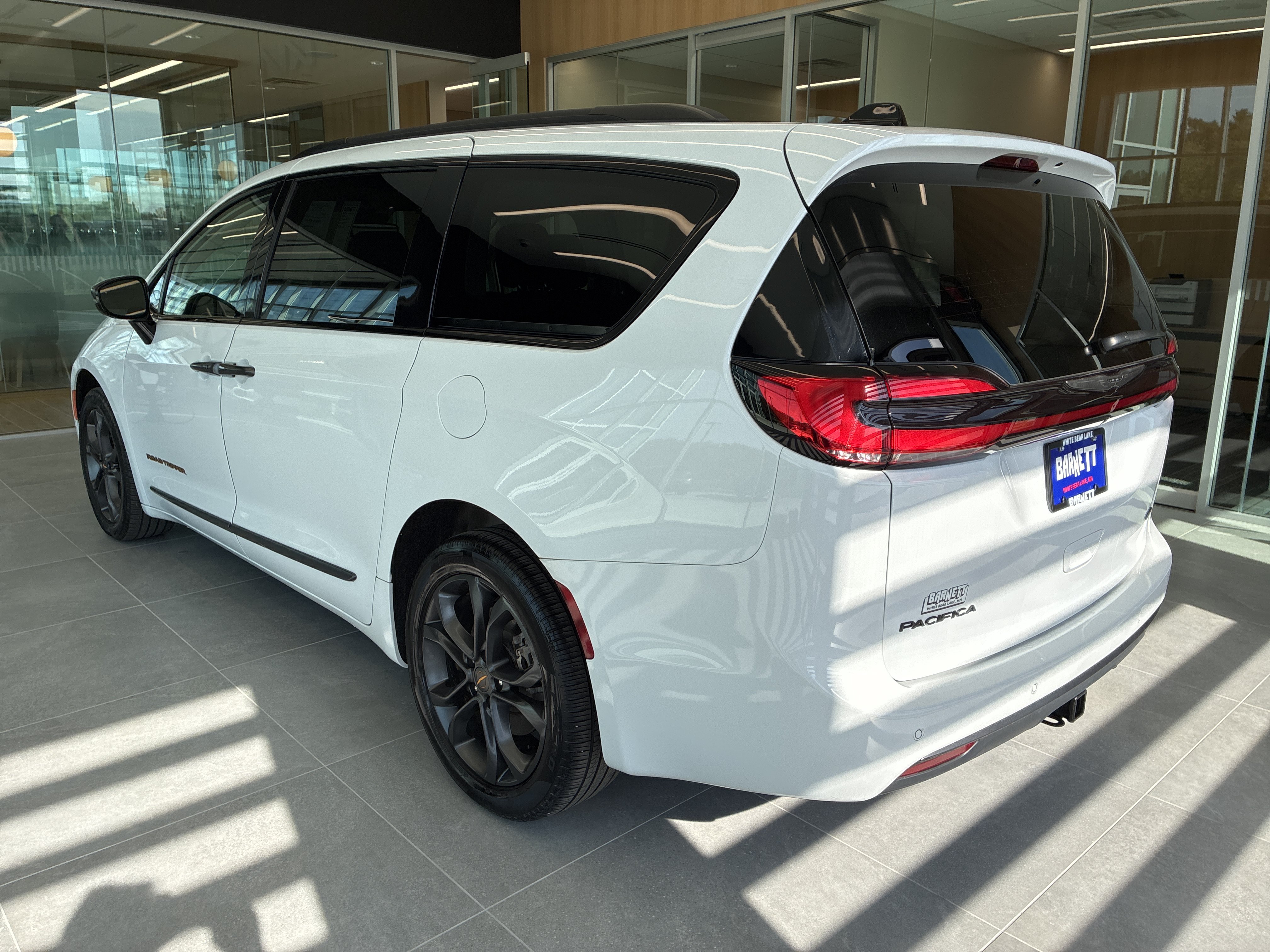 Certified 2024 Chrysler Pacifica Touring-L w/ Road Tripper Package AWD/4WD image 6