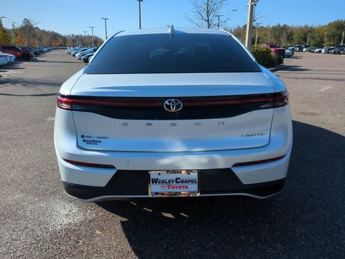 Used 2024 Toyota Crown Limited image 5