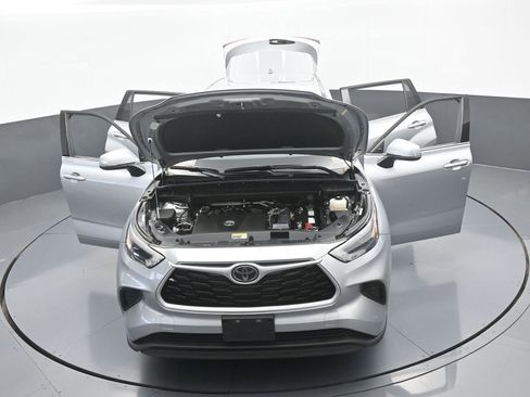 Used 2022 Toyota Highlander L image 72