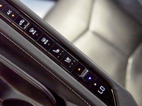 Used 2022 Chevrolet Corvette Stingray Preferred Cpe w/ Engine Appearance Package image 24