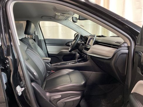 Used 2022 Jeep Compass Limited image 11