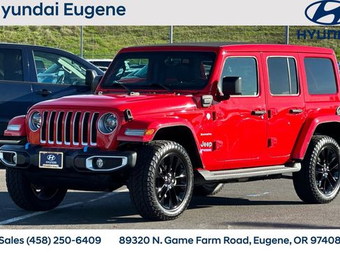 Used 2022 Jeep Wrangler Unlimited Sahara w/ Cold Weather Group image 9