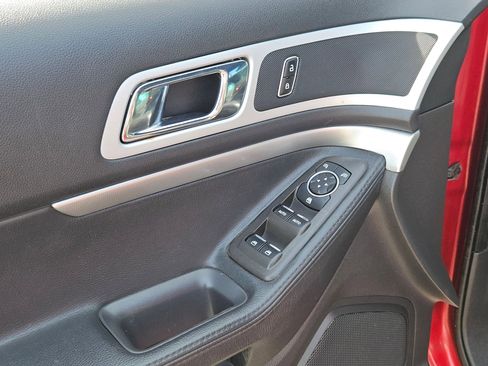 Used 2013 Ford Explorer XLT image 12