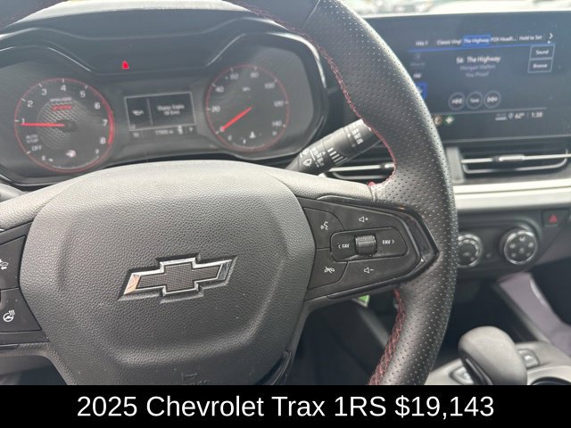 Used 2025 Chevrolet Trax RS w/ Driver Confidence Package FWD image 19