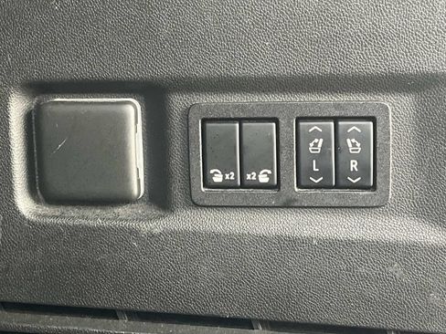 Used 2021 Chevrolet Tahoe High Country w/ Premium Package RWD image 24