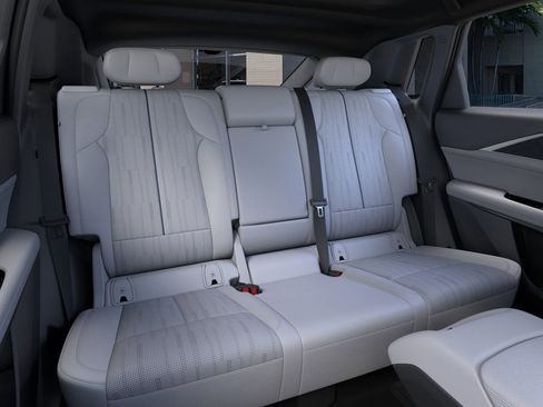 New 2025 Cadillac Lyriq Luxury image 17