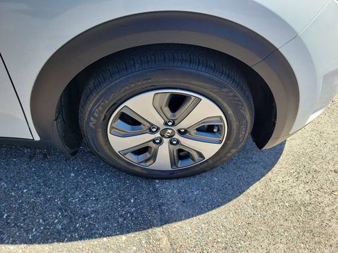 Used 2019 Kia Niro EX w/ EX Premium Package image 6