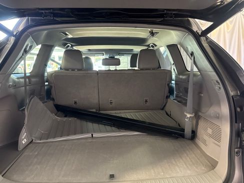 Used 2019 Toyota Highlander XLE FWD image 16