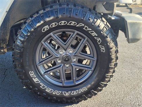 Used 2017 Jeep Wrangler Unlimited Sport image 17