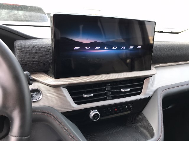 Used 2025 Ford Explorer Active AWD/4WD image 7