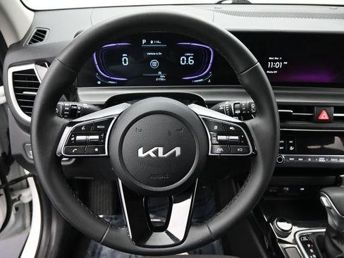 Used 2025 Kia Seltos S image 23