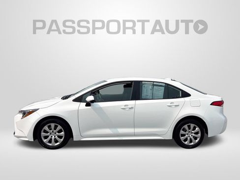Used 2025 Toyota Corolla LE FWD image 2