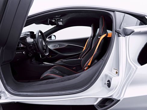 Used 2023 McLaren Artura RWD image 48