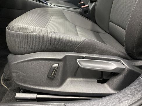 Used 2019 Volkswagen e-Golf SE w/ Driver Assistance Package FWD image 18