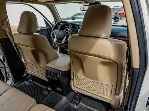 Used 2020 Toyota 4Runner Limited AWD/4WD image 32