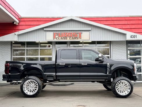 Used 2024 Ford F250 Platinum AWD/4WD image 2