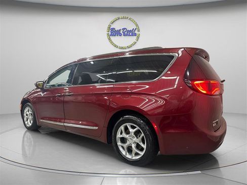 Used 2019 Chrysler Pacifica Limited FWD image 3