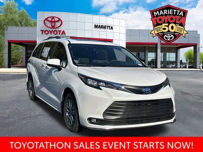 New 2025 Toyota Sienna XLE w/ XLE Plus Package