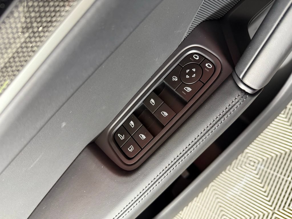 Certified 2026 Porsche Cayenne Turbo AWD/4WD image 26