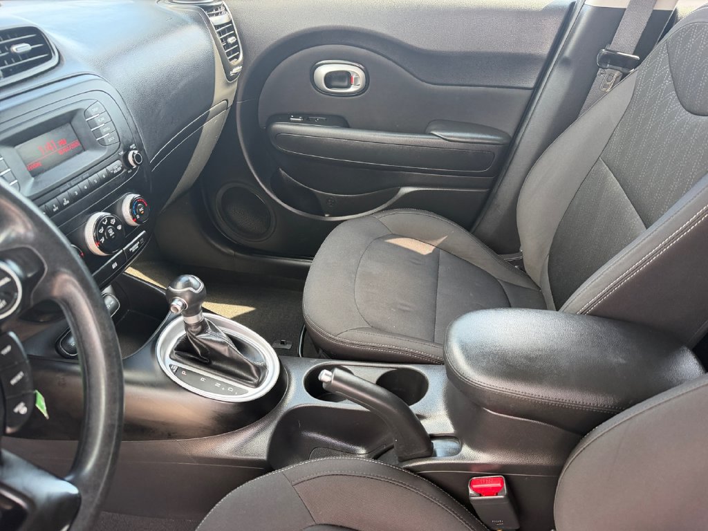 Used 2016 Kia Soul FWD image 12