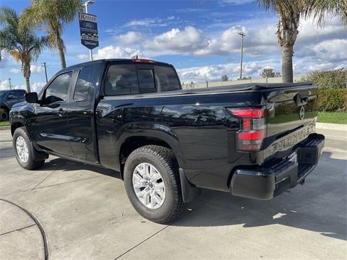 Used 2022 Nissan Frontier SV image 6