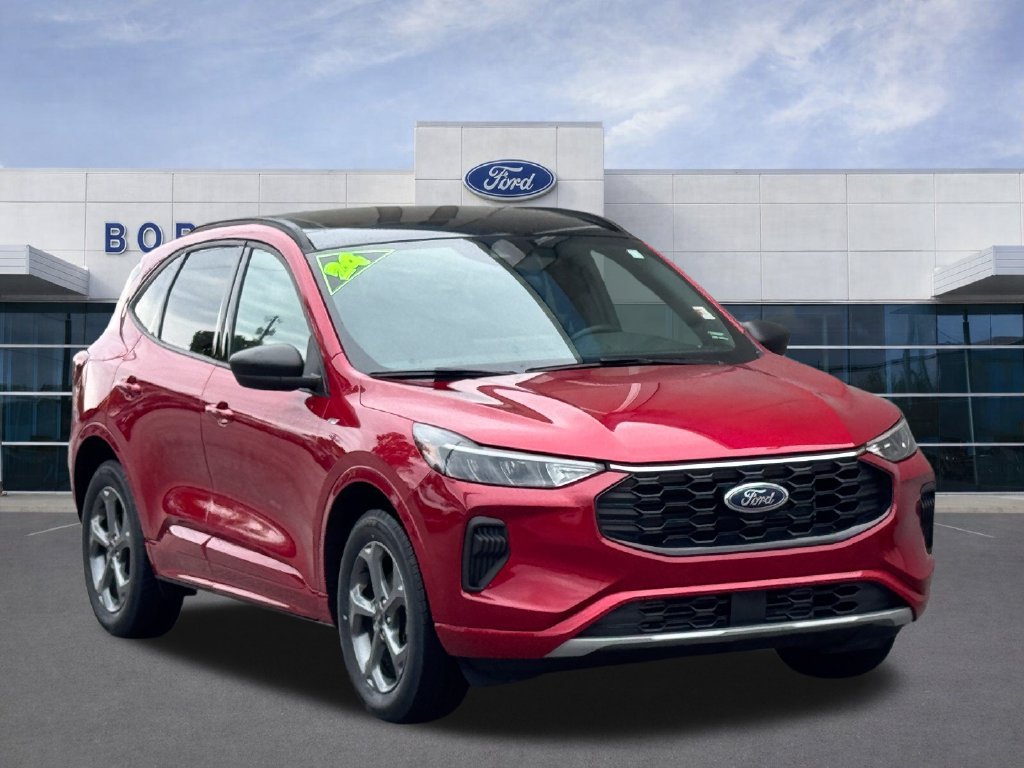 Used 2024 Ford Escape ST-Line w/ Tech Pack #1 AWD/4WD image 2