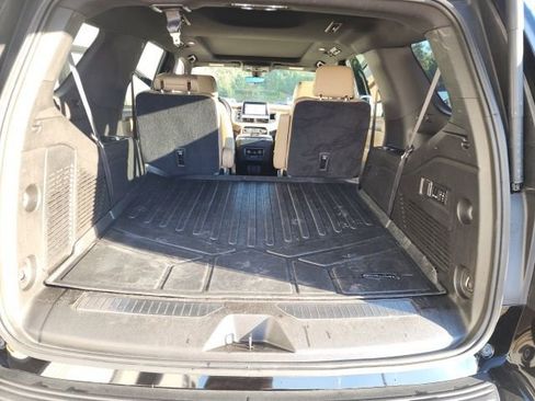 Used 2021 Chevrolet Tahoe Premier w/ Premium Package image 14