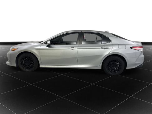 Used 2020 Toyota Camry LE image 2