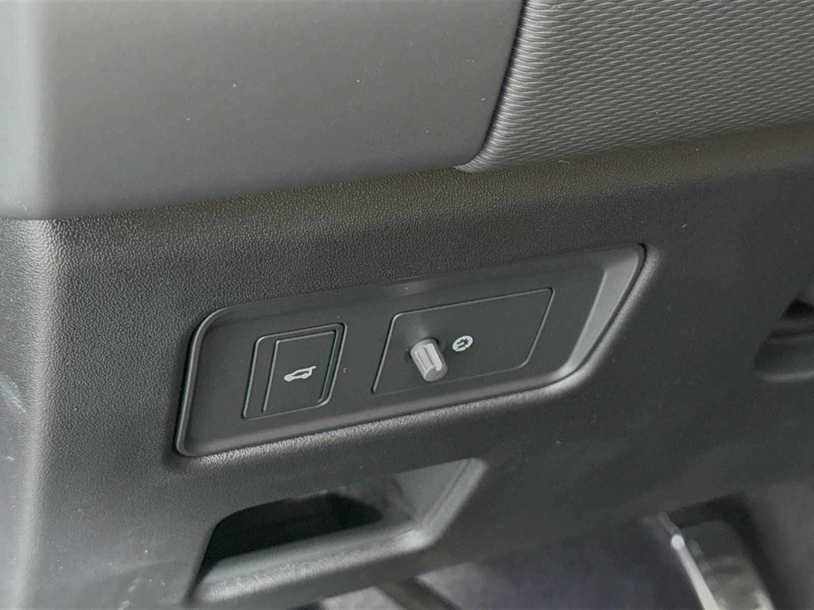 New 2025 Land Rover Discovery Dynamic SE AWD/4WD image 10