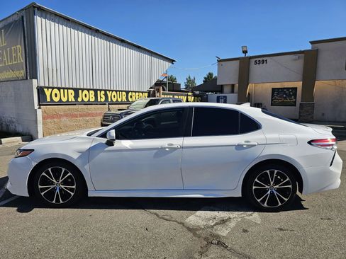 Used 2020 Toyota Camry SE image 8