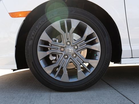 Used 2025 Honda Odyssey Touring image 14