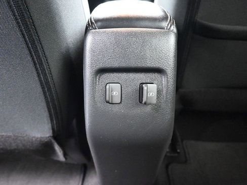 Used 2022 Nissan Kicks SR image 32