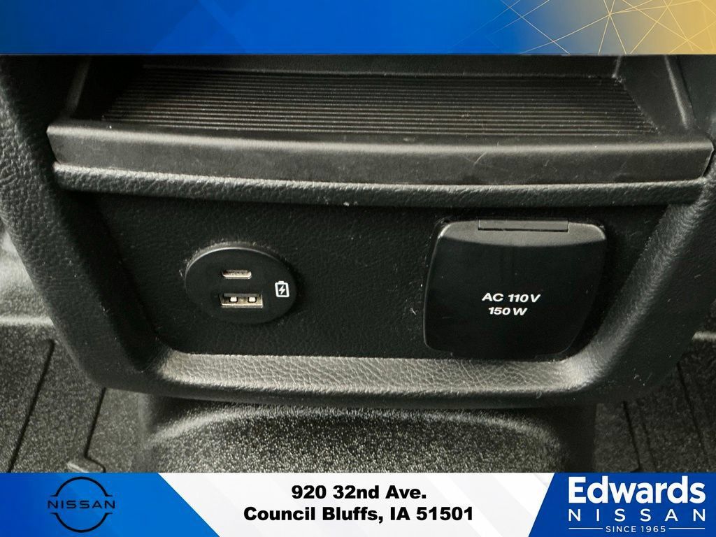 Used 2021 Ford Edge Titanium AWD/4WD image 16