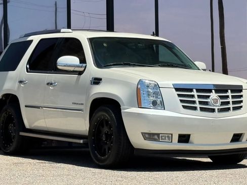 Used 2014 Cadillac Escalade Luxury AWD/4WD image 17