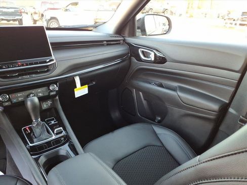 New 2026 Jeep Compass Latitude AWD/4WD image 11