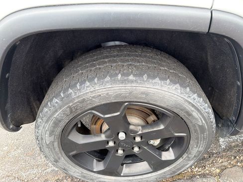 Used 2021 Jeep Grand Cherokee Freedom Edition AWD/4WD image 5