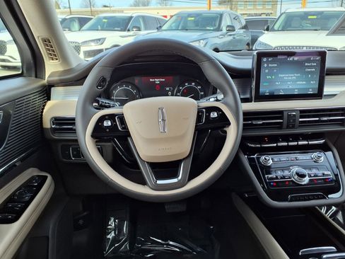 Certified 2022 Lincoln Corsair FWD image 15