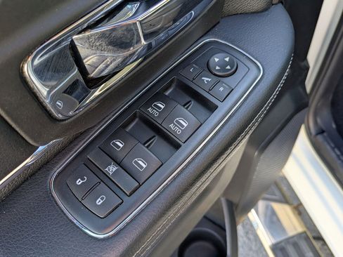 Used 2016 RAM 1500 Laramie w/ Convenience Group image 15