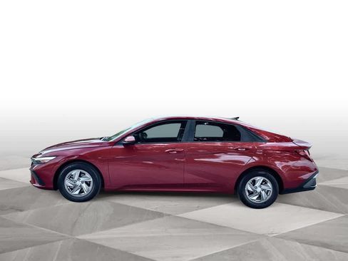 Used 2025 Hyundai Elantra SE FWD image 5