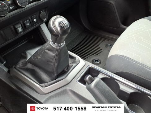 Used 2022 Toyota Tacoma TRD Off-Road AWD/4WD image 23