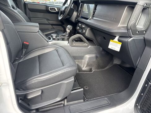 New 2025 Ford Bronco Badlands image 14