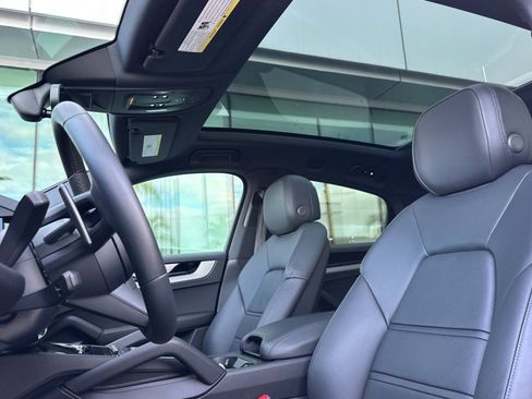 Used 2025 Porsche Cayenne image 5