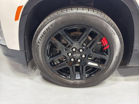 Used 2024 Chevrolet Traverse Premier image 10