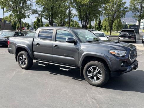 Used 2019 Toyota Tacoma TRD Sport w/ Technology Package AWD/4WD image 5